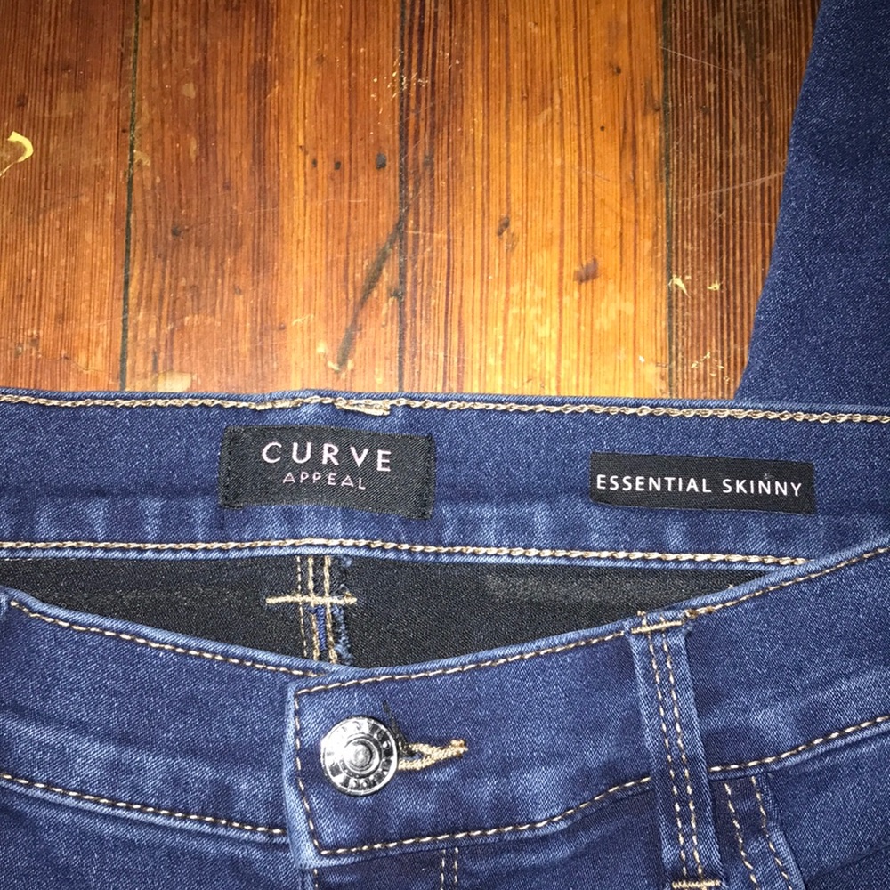Curve - Picture 2 of 3